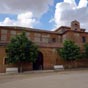 Au nord-est du village l'glise paroissiale San Martin a un retable Renaissance provenant de l'hpital de Santa Maria de las Tiendas 
