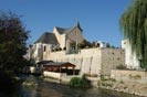 Si vous disposez d'un peu de temps vous pourriez,  hauteur de Fontaine, bifurquer vers Chasseneuil du Poitou et dcourir son glise saint Clment qui fut construite au XIIe sicle mais trs remanie au XVe sicle (7,5 km avant Poitiers)
