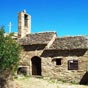 La chapelle de Saint Eutrope: Juste derrire, on trouve des grottes: source d'une vie ou d'une lgende rmitique?Attention  la descente: les 'marches' ne sont souvent que des cailloux empils contre la dalle rocheuse!