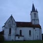 L'glise Saint Etienne romane d'Aroue remanie au XIXe sicle prsente parmi ses sculptures du XIIe sicle un saint Jacques  cheval, image espagnole du 'matamoros'. Elle fut temple de la Raison pendant la rvolution sans doute  cause du voisinage barnais. Aroue fut la seule commune basque  adopter la politique jacobine antireligieuse.