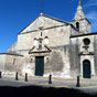 L'glise Notre-Dame-la-Major est une glise romano-gothique de la ville d'Arles.Elle est situe  l'extrmit nord de la colline de l'Hauture, surplombant le boulevard mile Combes  l'est et les arnes d'Arles  l'ouest. Elle fut le sige de la paroisse la plus tendue de la ville et est une des plus anciennes glises d'Arles, car l'difice primitif aurait t consacr en 452, lors du troisime concile d'Arles, par l'archevque Ravennius, comme l'atteste le relev, affich dans la chapelle Saint-Martin, d'une inscription grave sur la faade et disparue en 1592 lors de sa rfection.