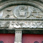 Au centre, le Christ en majest et sur les autres tympans une Adoration des Mages et une Crucifixion.