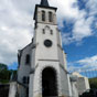 L'glise Saint Jean Baptiste  d'Ostabat est moderne, de style no-gothique. Elle se trouve dans la ville haute qui fut une des premires bastides d'Aquitaine...