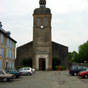 Lglise Saint-Germain-d'Auxerre date du xvie sicle, mais les bas-cts de la nef ne furent difis quen 1862. Entre les retombes des arcs du bas-ct, les masques humains encastrs et peints, eux, sont anciens. Il nest pas interdit dy reconnatre de grands personnages, contemporains dHenri II dAlbret. Une porte, situe sur le ct, serait celle rserve aux cagots. L'glise fut restaure par Charles-Henri Besnard.