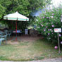 Un petit jardin est mis  la disposition des plerins...
