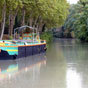 Le canal du Midi (241 km) est un canal franais qui relie la Garonne  la mer Mditerrane. D'abord nomm  canal royal en Languedoc , les rvolutionnaires le rebaptisent en  canal du Midi  en 1789. Il est considr par ses contemporains comme le plus grand chantier du XVIIe sicle. Avec le canal de Garonne (193 km)il est aussi dnomm  canal des Deux-Mers  car il fournit une voie navigable de l'ocan Atlantique  la mer Mditerrane.