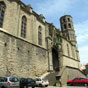  L' architecture de la collgiale est particulire, en effet : ce btiment, vritable vaisseau fortifi semble avoir t construit d'un seul jet. Il rvle sous un examen attentif qu'il est en ralit composite. Tout dans l'difice est monumental : l'escalier qui donne accs au porche, la lourde porte cloute aux ferrures impressionnantes, jusqu'aux dimensions de la nef (22 m. de large sur 22 m. de haut !). 