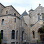 Labbaye Saint-Benot d'En-Calcat est une abbaye bndictine en activit faisant partie de la congrgation de Subiaco. En-Calcat a t fonde en 1890 par Dom Romain Banquet (1840-1929), natif du lieu, venant de l'abbaye de la Pierre-Qui-Vire avec un groupe de moines. Cette fondation fut mene d'aprs les conseils d'une de ses diriges, Marie Cronier, de l'abbaye de Jouarre, paralllement  une fondation de bndictines  Dourgne, l'abbaye Sainte-Scholastique. En-Calcat devient abbaye en 1894. Situe sur le parcours de la via Tolosane, l'abbaye reoit les plerins de Saint-Jacques-de-Compostelle ainsi que des visiteurs lors de retraites spirituelles grce  son htellerie.