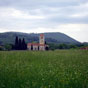 Peu avant Saint Bertrand de Comminges se prsente la basilique Saint-Just de Valcabrre