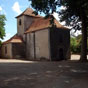  Gralou : Cette petite glise romane Notre-Dame-de-l'Assomption, sur sa place ombrage de platanes, abrite une pita polychrome qui daterait, sans certitude, du XVme sicle et un bnitier histori en pierre, de 1684. (Voir les deux photos suivantes)
