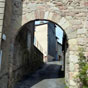Angls : L'ancienne porte de la ville dite le Portail Bas, construite au XVIIe sicle a t inscrite monument historique le 19 octobre 1927.