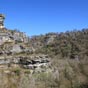 Peu aprs le moulin du Saut, le sentier remonte un peu pour offrir un beau point de vue sur le canyon.