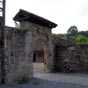 Portail roman de la Osa ou porte de l'ourse C'est entr�e de l'albergue situ�e sur le c�t� du monast�re...