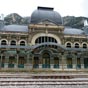 Ce monument, inspir de la gare de Prague surprend toujours, par sa dimension : 125 m de long  1040 m d'altitude.