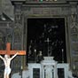 L'intrieur de l'abbatiale et son autel de marbre blanc.