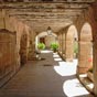 Qu'elles sont belles ces arcades lorsque les rayons du soleil viennent   pntrer dans  ce qu'il reste du clotre!