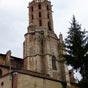 Le haut clocher octogonal et ajour du XVIe sicle.