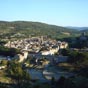 Entre Carcassonne et Narbonne, Lagrasse est installe dans la valle de lOrbieu, au sein du massif des Corbires. La ville sert d'crin  la clbre abbaye Sainte-Marie-d'Orbieu. La rivire lOrbieu spare, en effet, labbaye dresse sur la rive gauche, du village, tir sur la rive droite et class comme lun des plus beaux villages de France. La charte de  fondation  de labbaye bndictine Sainte-Marie-dOrbieu remonte  la fin du VIIIme sicle, toutefois un tablissement devait exister antrieurement  la priode carolingienne. La lgende de Philomena, manuscrit du XIIIme sicle relate la fondation lgendaire de labbaye. Le monastre de Lagrasse connat rapidement la prosprit, ses biens stendant jusquen Espagne au IXme sicle et Xme sicle. La puissance politique de labbaye se rvle essentiellement au cours de la croisade contre les albigeois : Benot dAlignan, abb de Lagrasse de 1224  1230, joua souvent le rle dintermdiaire entre occupants et occups. Cest lui qui obtint la soumission de Carcassonne au Roi (1226). Parmi les abbs importants de Lagrasse, il convient de mentionner labb rformateur Auger de Gogenx, de 1279  1309,  qui lon doit la plupart des constructions mdivales de labbaye. Aprs avoir subi les troubles du XIVme sicle, le monastre connat un renouveau de lactivit artistique au XVme sicle sous labbatiat de Pierre dAbzac de la Douze. Lusage de la commende en 1502 puis le rattachement  la congrgation de Saint-Maur en 1662, occasionnrent un nouvel essor intellectuel. Au XVIIIme sicle, cest sous limpulsion dun autre abb btisseur, Armand Bazin de Bezons, que sera difi le nouveau palais abbatial et son clotre. A la Rvolution, labbaye sera vendue en deux lots, division qui sest perptue jusqu aujourdhui.
