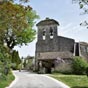 L'glise de Castelnau-sur-l'Auvignon,Notre-Dame de-la-Nativit a t en partie dtruite et restaure.