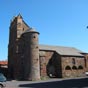 Saint-Christophe-sur-Dolaizon : L'glise Saint-Christophe date du XIIme sicle. Elle est mentionne ds 1161 par les hospitaliers du Puy et, en 1204, par les templiers. Elle a t classe Monument Historique le 16 septembre 1907. Construite en brche volcanique rougetre, avec un clocher  peigne perc de quatre ouvertures, sur son ct sud, elle prsente plusieurs enfeus. Son plan est assez rare dans la rgion. Elle se compose d'une nef de deux traves votes en berceau, d'un transept peu saillant dpourvu d'absidioles et d'une abside en cul de four. Celle-ci est orne de cinq arcatures en plein cintre retombant sur des colonettes  chapiteaux feuillags. Au nord, un pilier au chapiteau remploy et grav de petits cartouches sur chacune de ses faces, provient vraisemblablement d'une glise antrieure. Une chapelle a t construite  la fin du XIXme sicle. Le mobilier liturgique est riche d'objets de culte tels un calice en argent du XVIIme sicle. La balustrade de la tribune a t construite avec l'ancienne table de communion en fer forg de 1785. 