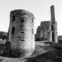 Les Cars : Ruines du ch�teau. Ce sont les derniers vestiges d'un ch�teau Renaissance d�truit � la R�volution fran�aise.