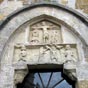 Saint-Jean-de-Mirabel : Le tympan du XIIIe sicle reprsente la crucifixion avec la Vierge et saint Jean.