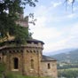 Vous n'hsiterez pas  vous rendre, mme si ce n'est pas tout  fait sur votre parcours,  la chapelle Saint Pierre qui domine Castillon du haut de son promontoire. elle est le seul vestige du chteau des vicomtes du Couserans. C'est ce castellum qui donnera son nom  la cit implante au pied de l'imposante construction. en 1640, Richelieu ordonnera la destruction du chteau et de ses remparts, emblme du pouvoir comtal. Seule la trs belle chapelle chappera  la dmolition.Vous ne devriez pas regretter ces quelques pas de plus!