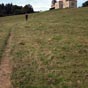 L'glise San pedro  Pineres de Pria se dresse au sommet d'un tertre bien  l'cart des routes et des villages alentour. l'glise est d'un intrt limit et son seul voisinage se rsume au cimetire et  une btisse inhabite...