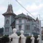 Ribadesella: de belles maisons longent la plage....