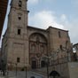 L'glise de la Asuncion est du XVIe sicle. Elle abrite d'un des plus beaux retables baroques de la Rioja, et, dans la sacristie, un triptyque flamand attribu  Rembrandt.