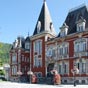 Depuis le XVIIe sicle jusqu nos jours, la mairie a occup 5 emplacements diffrents dans la ville. La premire mairie tait situe place du March (actuellement place Peyramale). En 1794, la maison Caubotte (lactuel commissariat de police) rue Baron-Duprat, devint la Mairie de Lourdes. Celle-ci fut transfre de 1829  1897, rue du Porche,  ct de lglise Saint-Pierre puis fut de nouveau transfre en 1897  lancien tribunal (la maison Caubotte). Aujourd'hui les services de la mairie sont rpartis sur trois sites contigus aprs acquisition de trois maisons bourgeoises voisines du dbut du XXe sicle, le tout formant aujourd'hui un ensemble architectural : la Villa Roques est l'htel de ville, la Villa Gazagne et la Villa Rachel abritent diffrents services de la mairie. 