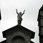 L'Estelle-Betharram: La chapelle de la Rsurrection. Sa majestueuse faade est due au pre Pailloux, s.j. architecte. Sur le pignon, entre deux tours, le Christ ressuscit, statue de Fabisch, s'lance dans la lumire, les bras tendus en avant.