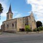 L'glise de Chenay protge soigneusement son trsor, une vierge  l'enfant en bois du XVIIe sicle,  peine visible dans l'embrasure, devenue placard, de l'ancienne porte menant  la sacristie, aujourd'hui disparue. Cette sculpture vaut le dtour pour la qualit des visages de la vierge et de l'enfant, qui laissent transparatre une belle motion.L'glise Notre-Dame de Chenay
