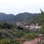 La route du col de Layrac et le village de Graissessac en contrebas...