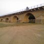 Puente Villarente: un pont  17 arches enjambe le rio Porma...