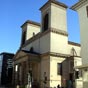 Mont-de-Marsan : L'glise de la Madeleine. Avant cet difice rcent, deux sanctuaires s'taient succds  cet emplacement : le premier en style roman du XIe sicle, le second tait une construction gothique fortifie du XIVe sicle. L'un et l'autre taient ddis   Marie-Madeleine,  l'instar de la basilique de Vzelay. Faut-il y voir une rfrence au chemin emprunt par les jacquets et que nous suivons  notre tour ?