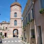 La tour abrite le muse de la batellerie.Le port trouve son origine dans un droit de page lev par les vicomtes sur toutes les marchandises y transitant.