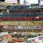 La principale indication dans ce fouillis trs sympathique et symbolique c'est de nous indiquer que nous sommes  220 km de Santiago de Compostelle! 