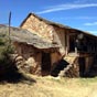 De trs anciennes maisons qui ont du mal  subsister...