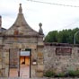 L'entre du gite pour plerins de Cacabelos: il jouxte l'glise paroissiale.