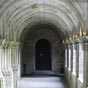 Monastre de Sobrado dos Monxes:Le fait qu'il possde trois grands clotres fait galement foi de sa richesse: le riche Claustro de los Medallones (clotre des mdaillons), qui abrite l'un des plus beaux ensembles d'architecture sculpte de Galice, le trs vaster Claustro (grans clotre) et le Claustro de la Hospederia (clotre de l'htellerie,dont le nom renvoie  la fonction d'accueil des plerins de Sobrado.