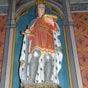 Saint Louis est honor au sein de cette glise axe sur la tradition...