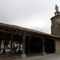 Saint-Flix-de-Laurageais: halle avec tour localise au centre d'une place  colombage