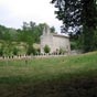 La chapelle Saint Cernin est implante dans un vallon au doux nom de 'Combe du miel'