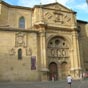 Porte Sud de la cathdrale: En haut de l'difice et au-dessus de l'arc on dcouvre l'cusson de l'Evque Don Martin de Porras, grand bienfaiteur de la cathdrale par la construction de ce portail et de la grande tour.