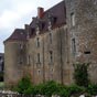 Le Chteau de Lys-Saint-Georges : A l'intrieur de l'enceinte mdivale se dresse l'glise Saint-Lger  nef vote et chevet plat, un difice du XIIIe sicle. Une chapelle seigneuriale fut ajoute au XVe sicle.