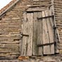 Neuvy-Saint-Spulchre : Les volets ferms d' une ferme depuis longtemps  abandonne... 