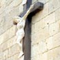 Crucifix sur le mur de l'glise de Marsolan