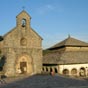 Roncesvalles:Une autre photo de la chapelle de Santiago.( sa droite, on retrouve la chapelle funraire du Saint Esprit)