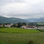 Le village de Larceveau se montre avec toute sa beaut dans un crin de verdure.... 